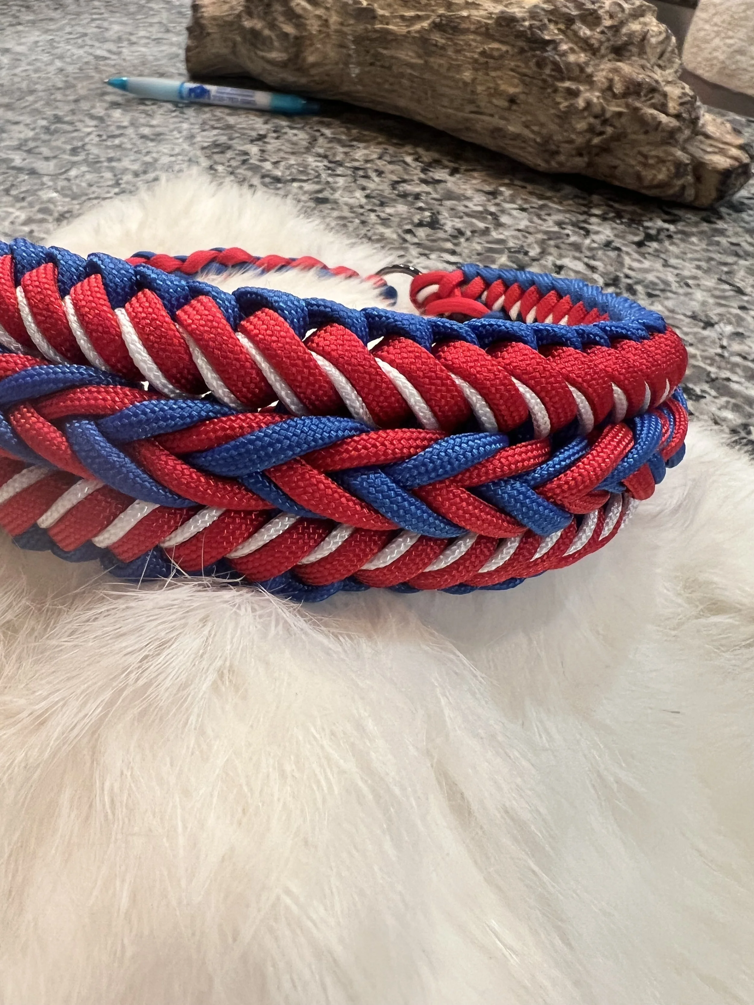 Stars and Stripes (paracord martingale collar)