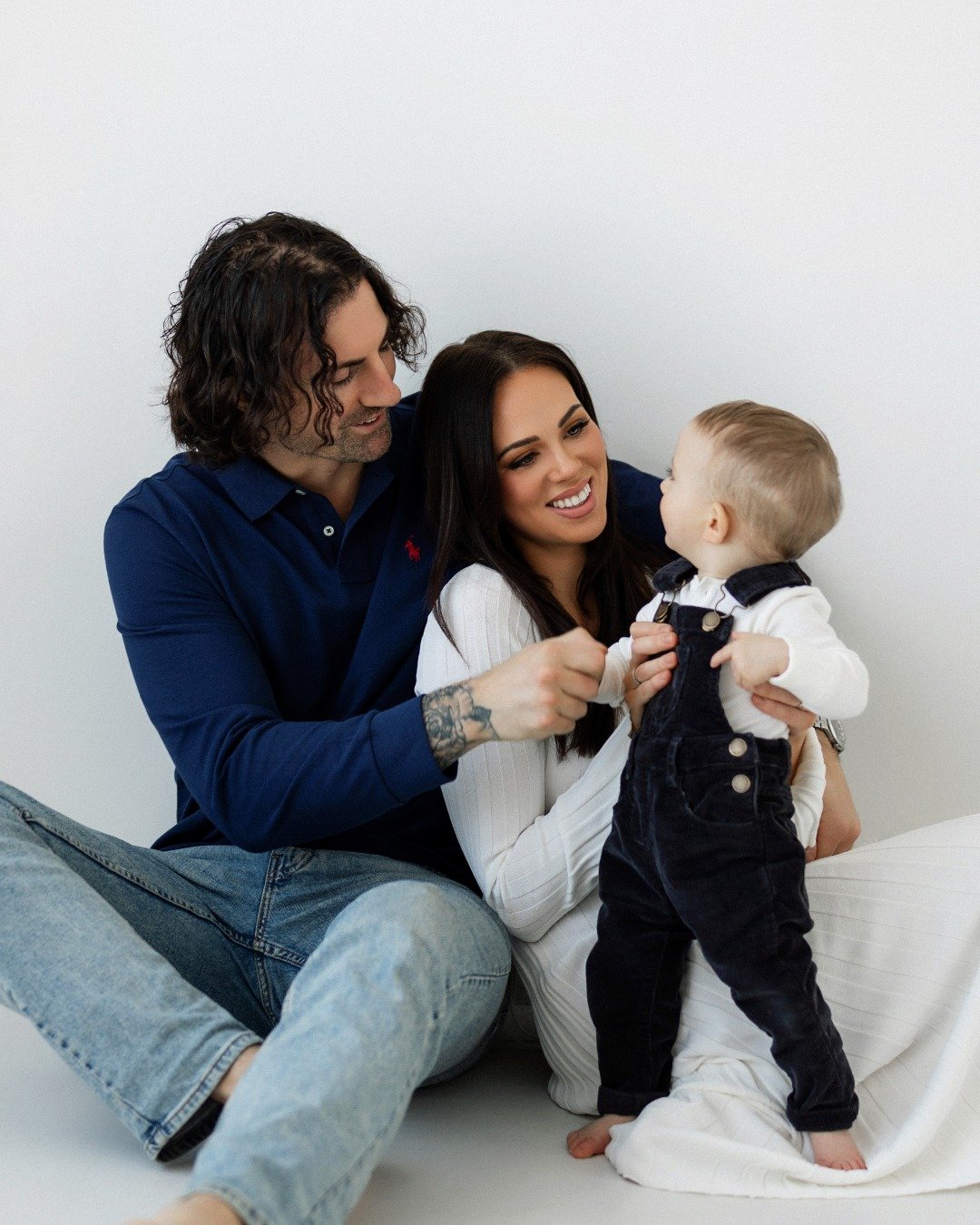 We absolutely don't do stiff family poses over here! 
I'll guide you gently into different compositions, encouraging sweet moments instead of static posing, then let your Little Loves wee personality shine using prompts that create genuine interacti