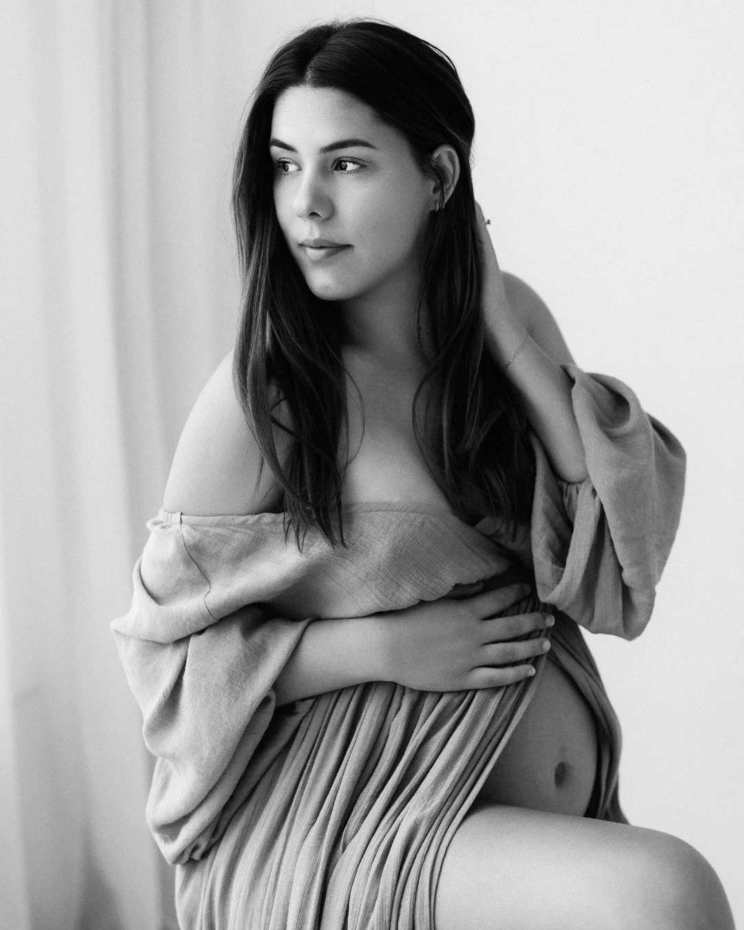 I wish I had a way with words because I feel like these images of exquisite Janelle need a poem or song to accompany them! If you're expecting a babe in March, now is the time to reach out for your newborn portraits ✨

#nzphotography #nzphotographer 