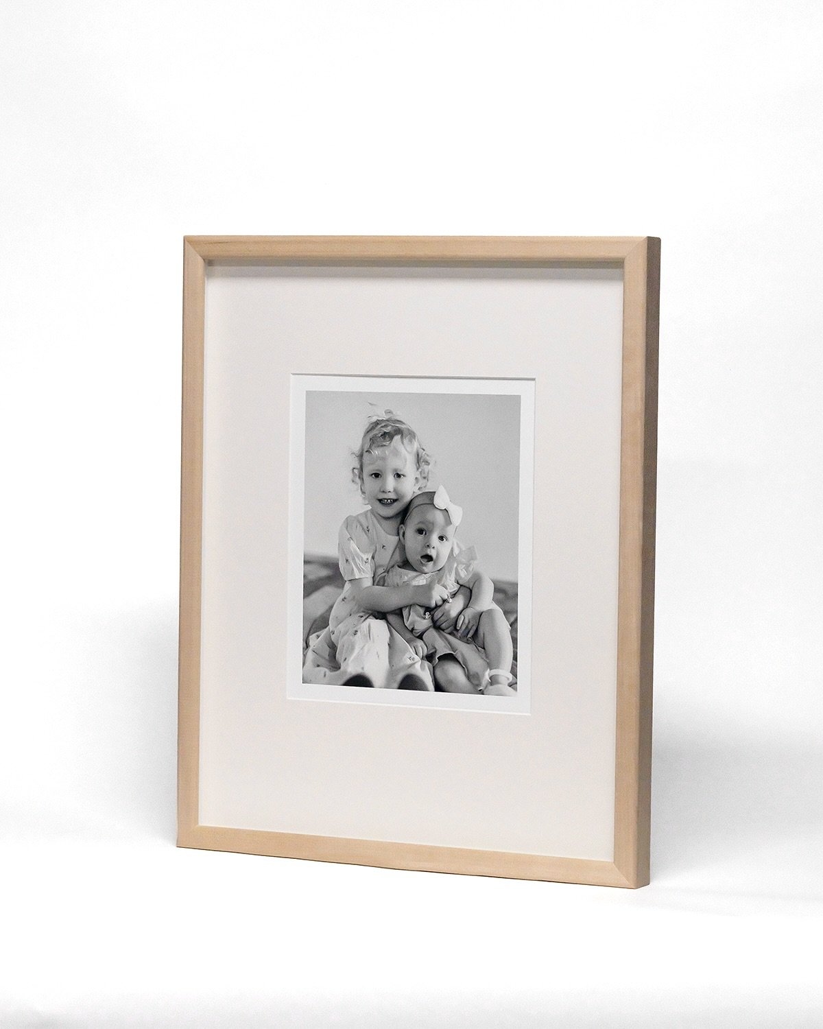 Beautiful, archival family photos ready to go home in their custom frames, designed by moi! Anti-reflective glass, Quebec-made frame. 🩷
.
.
.
.
#homedecor #customframe #familyheirloom #familyphotographer #ottawaphotographer #ottawafamilyphotographer