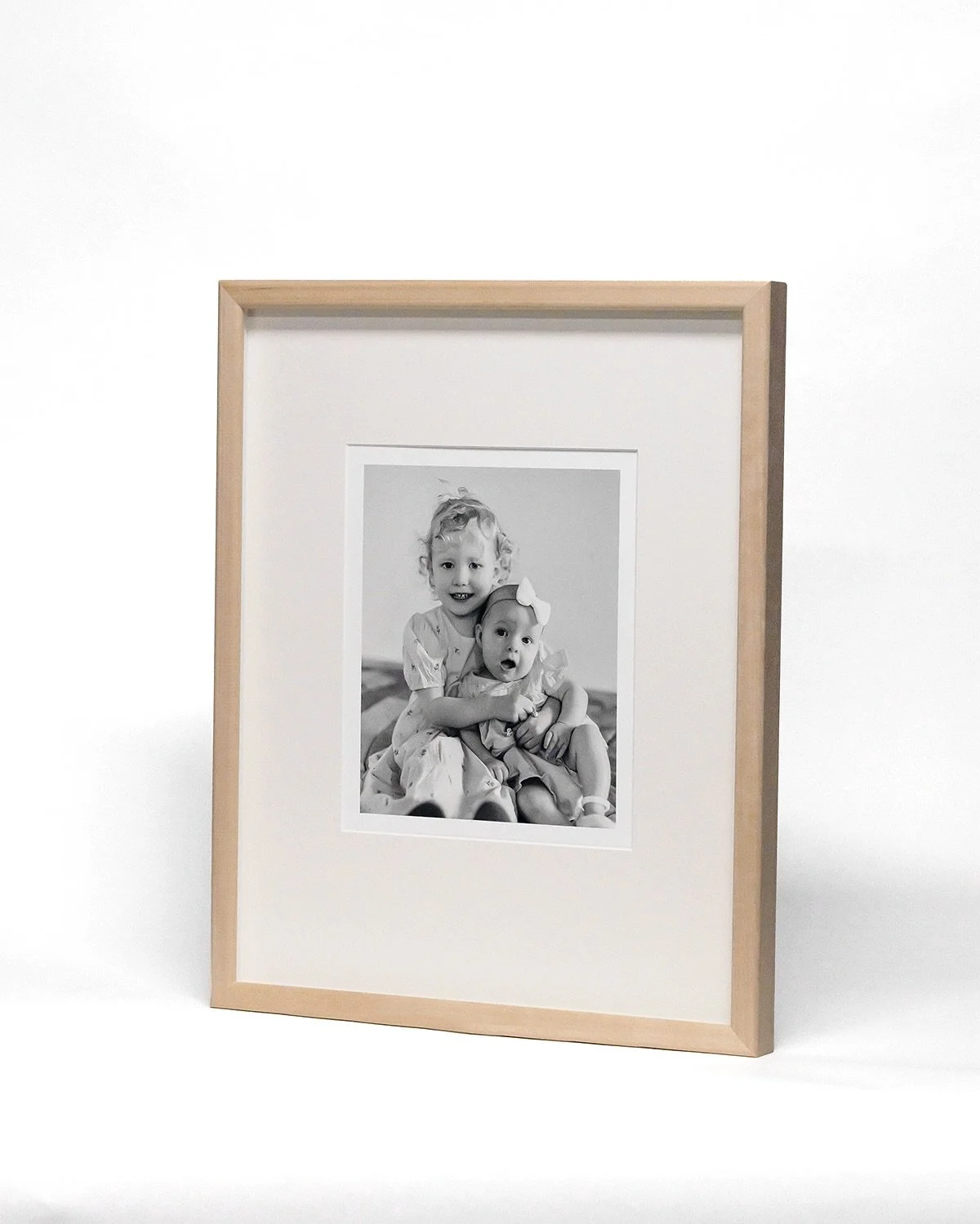 Beautiful, archival family photos ready to go home in their custom frames, designed by moi! Anti-reflective glass, Quebec-made frame. 🩷
.
.
.
.
#homedecor #customframe #familyheirloom #familyphotographer #ottawaphotographer #ottawafamilyphotographer