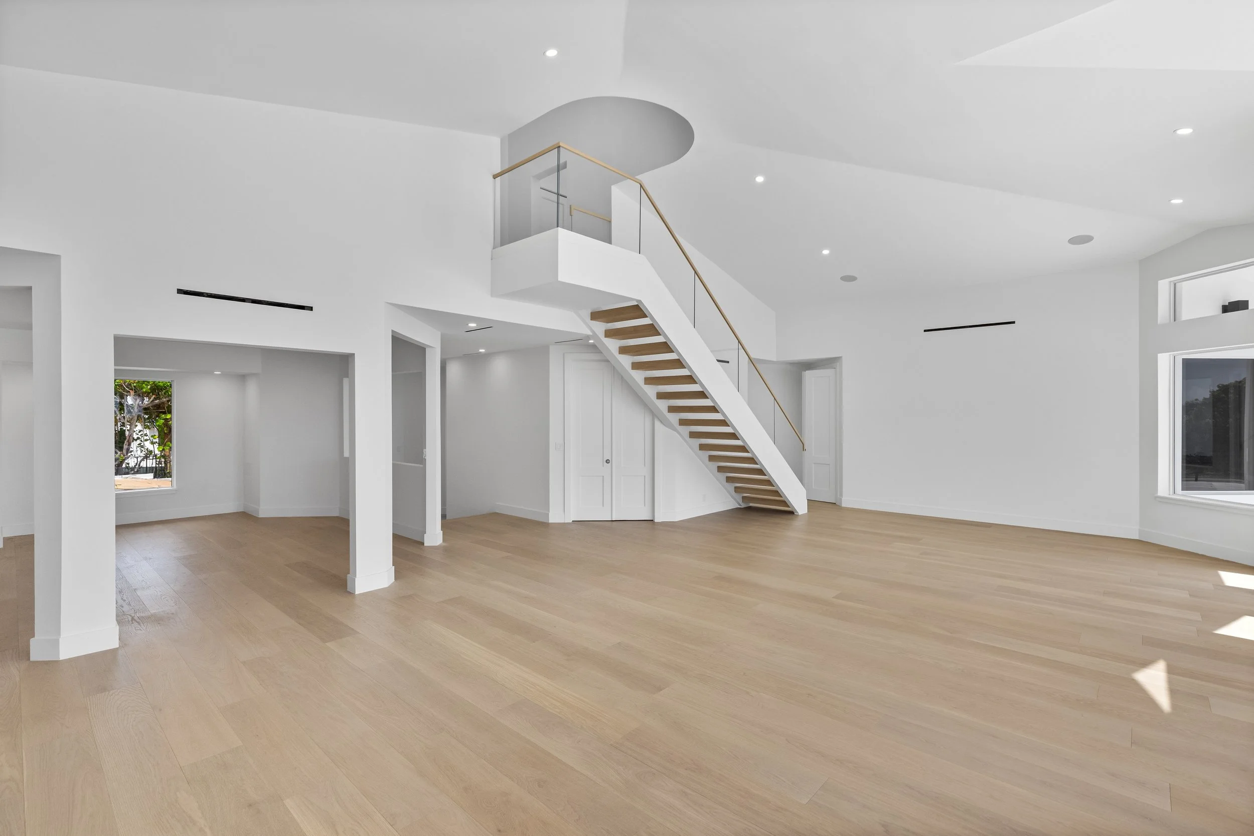 Living Area 6.jpg