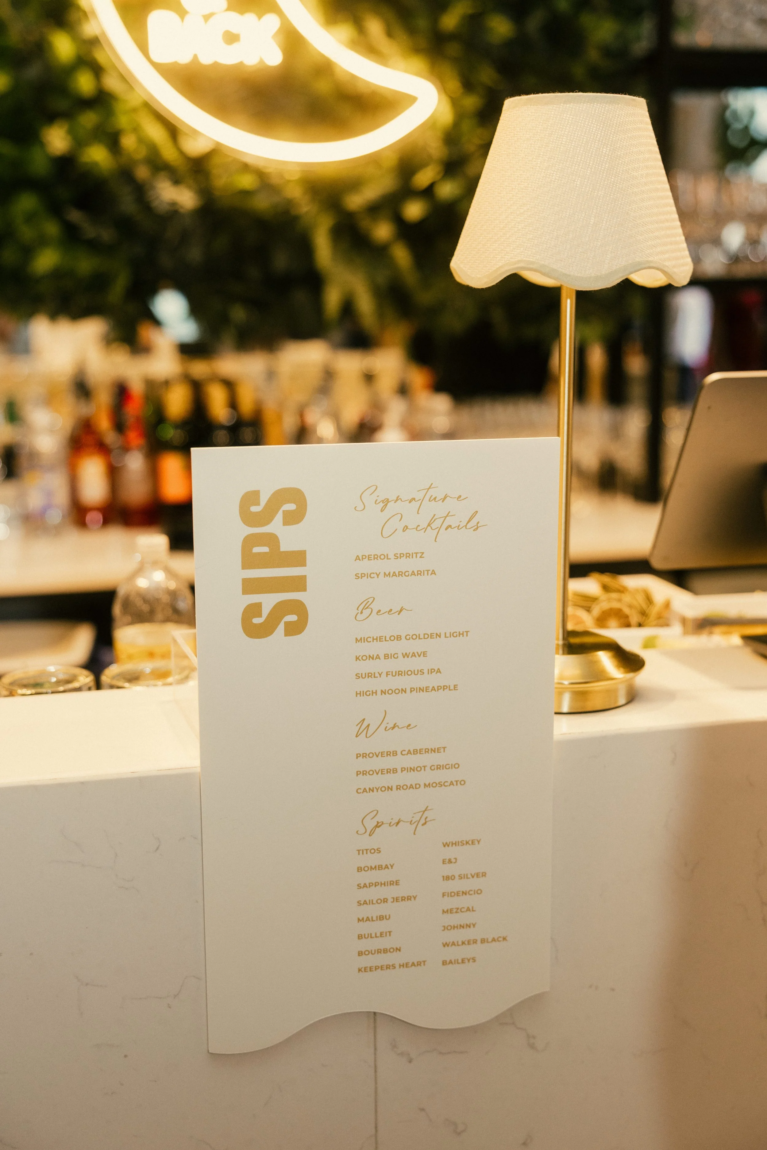 minnesota cocktail hour wedding photos by madison delaney photography 9.jpg