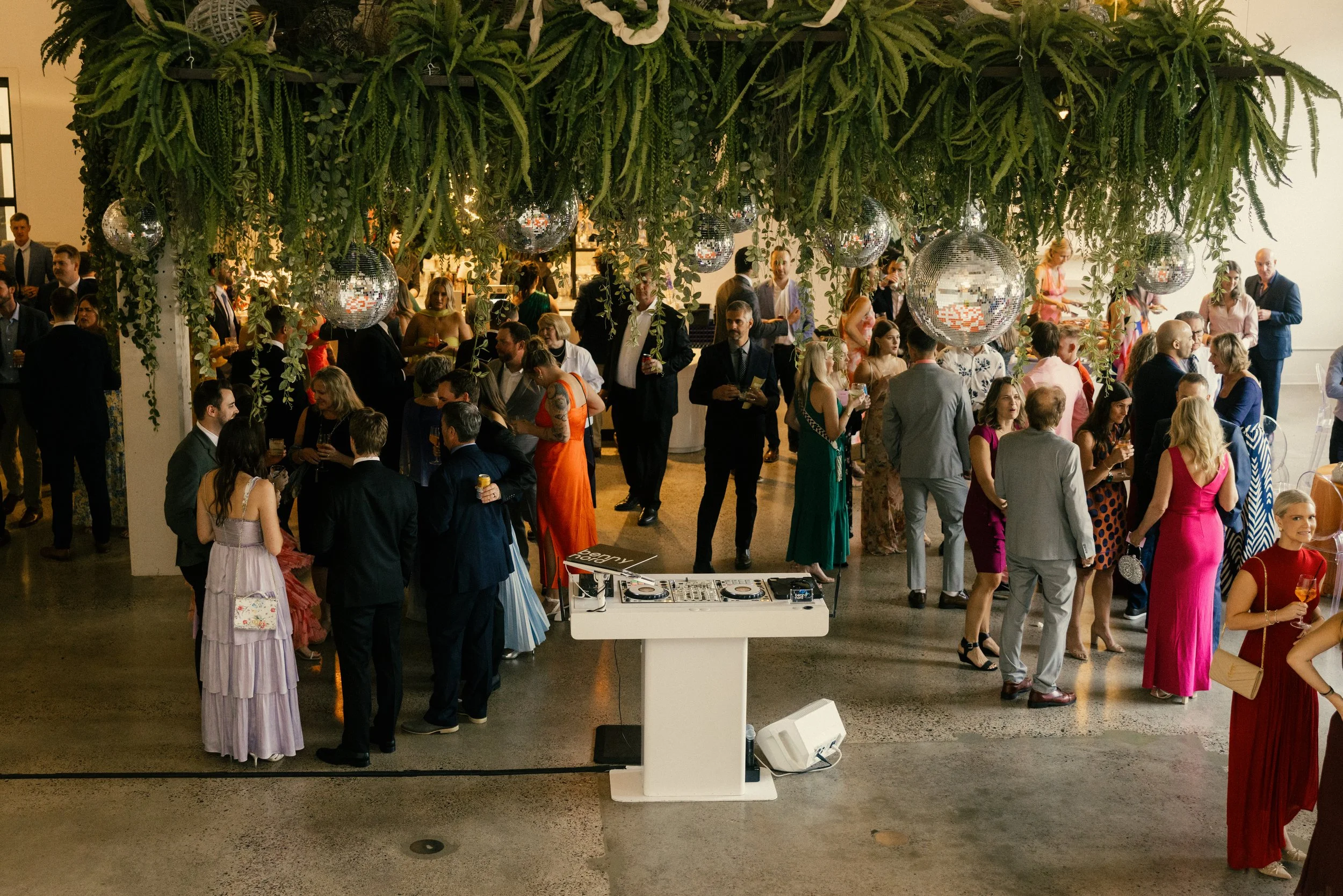 minnesota cocktail hour wedding photos by madison delaney photography 3.jpg