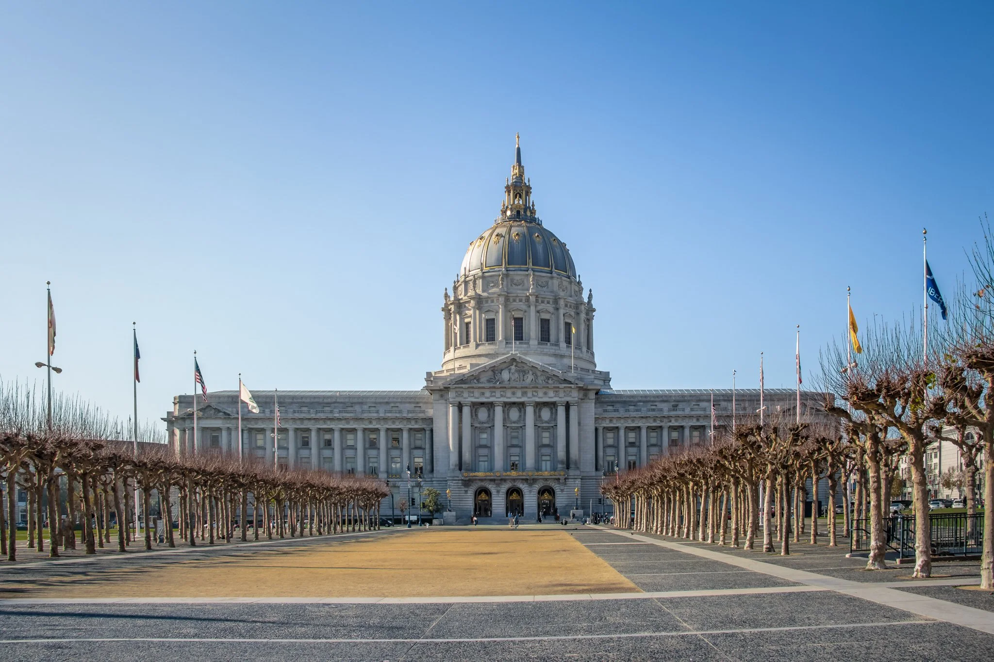 Exterior view of San Francisco City Hall from Civic Center Plaza