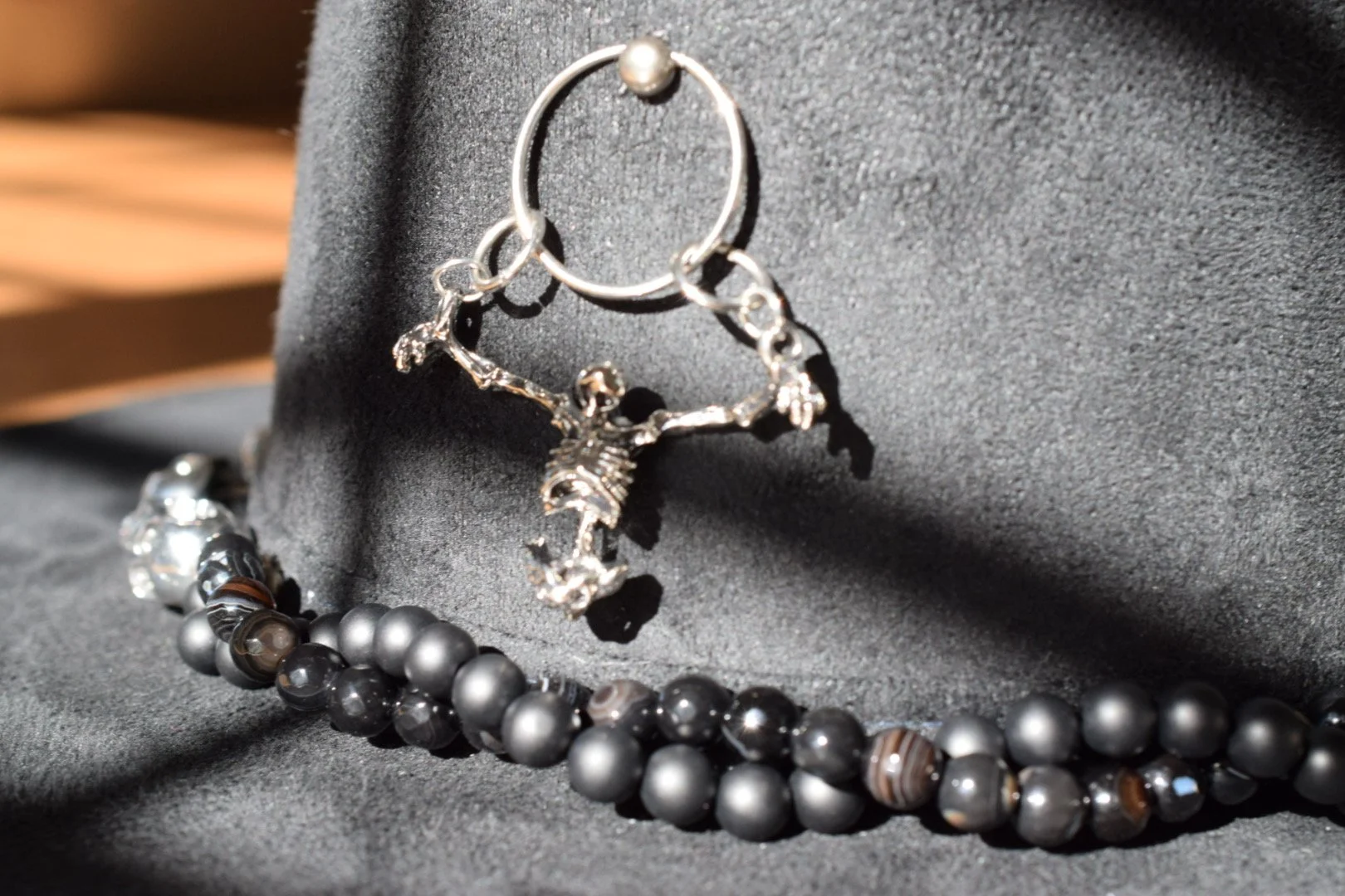 Midnight Revenant Cordobes Hat — Double-layer matte onyx and faceted striped agate stones belt