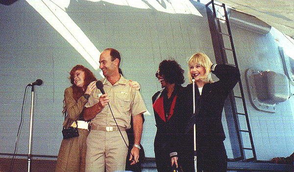 USO Group with Captain D. Bill (photo sent by S. Pelon)