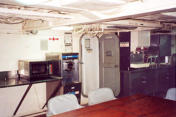 The next few photos were taken by Frank Moore, 7th Div. 1951 - 1952. Frank is a volunteer docent. In Aug.2001, he had the opportunity to go below decks to help give a tour to a group of soon to be chiefs