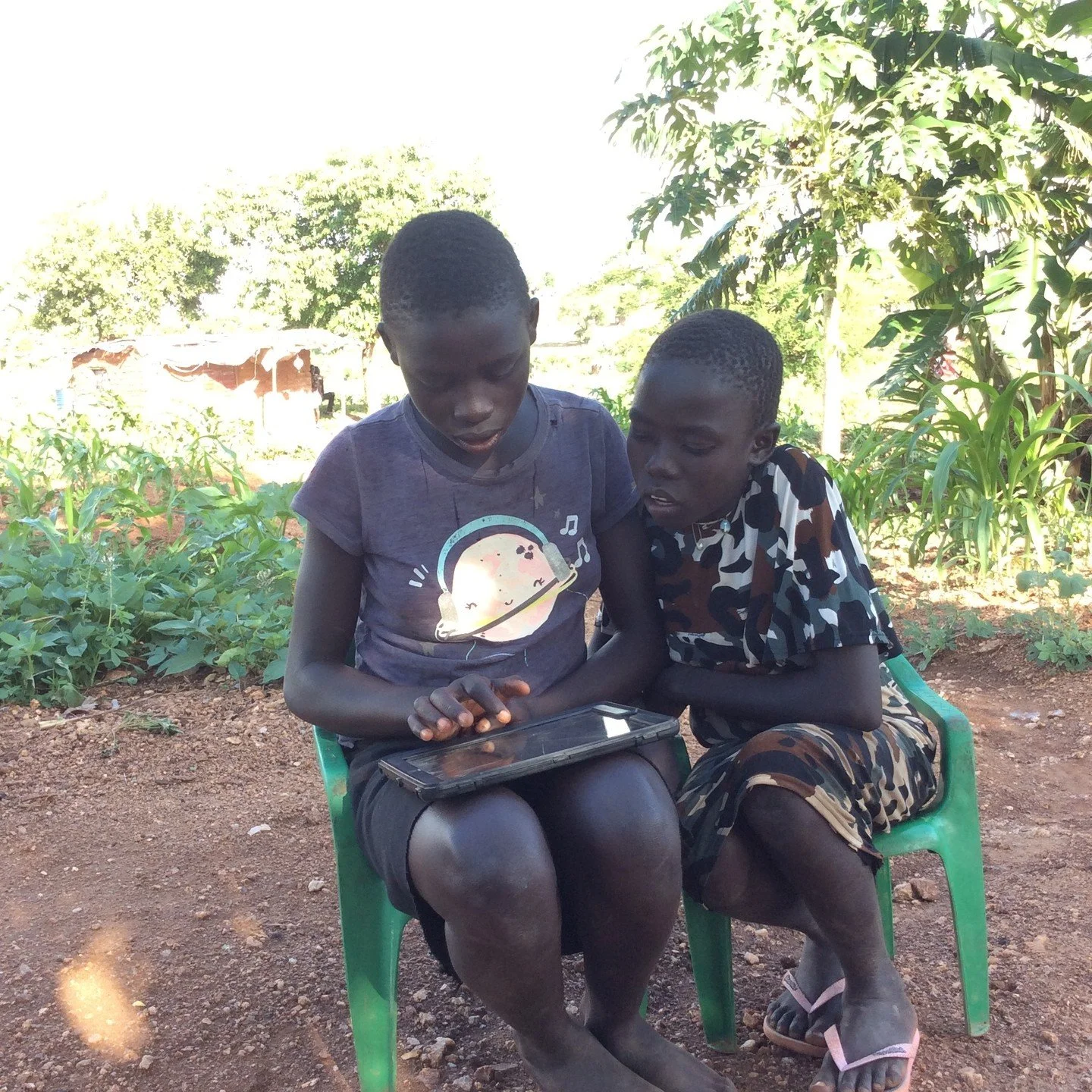 👨&zwj;👩&zwj;👧&zwj;👦 Project Backpack: Bringing Families Together Through Stories 👨&zwj;👩&zwj;👧&zwj;👦📚

Through Project Backpack, parents and children are rediscovering the joy of reading together, like old times, when stories brought familie