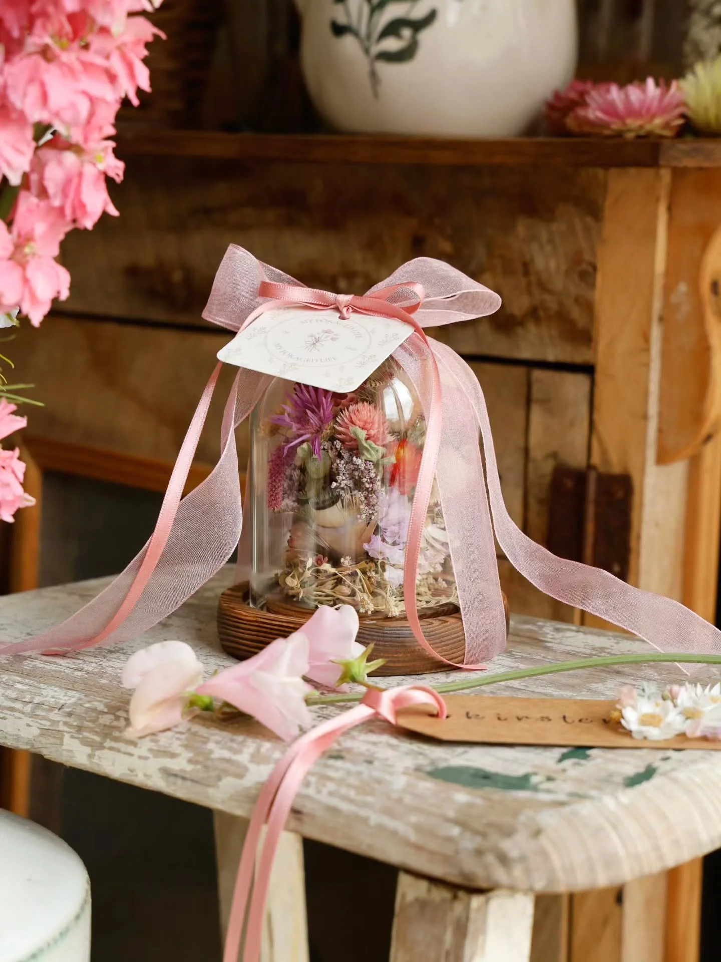 A petite cloche, a personalised tag, and a soft chiffon bow. But what truly matters are the moments around it ~ the connection, the care, the little steps that make each order feel special.

Thank you for your support, Crystal @wildeandme. 🩷

I hope