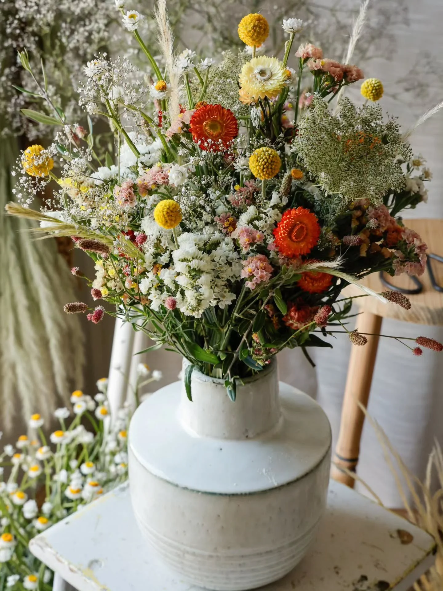 A little garden forage&hellip; creating a bouquet for our home this afternoon. 🧡🌿✨️

I love adding layers of texture, colour, and height.
This earthy-inspired collection features our first flush of homegrown baby&rsquo;s breath ~ so happy to see it