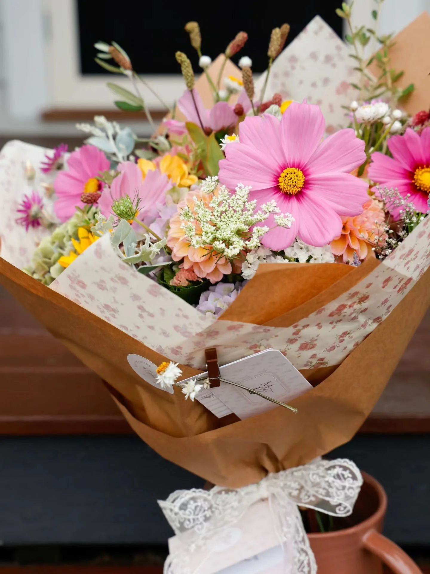 Fresh flowers on a Friday is becoming a little ritual for MFL&hellip; 🌿🌸🤍

This birthday bouquet has been gathered from the seasonal blooms flowering in our patch ~ each stem a gentle nod to the season we&rsquo;re in.

I love how these flowers alw