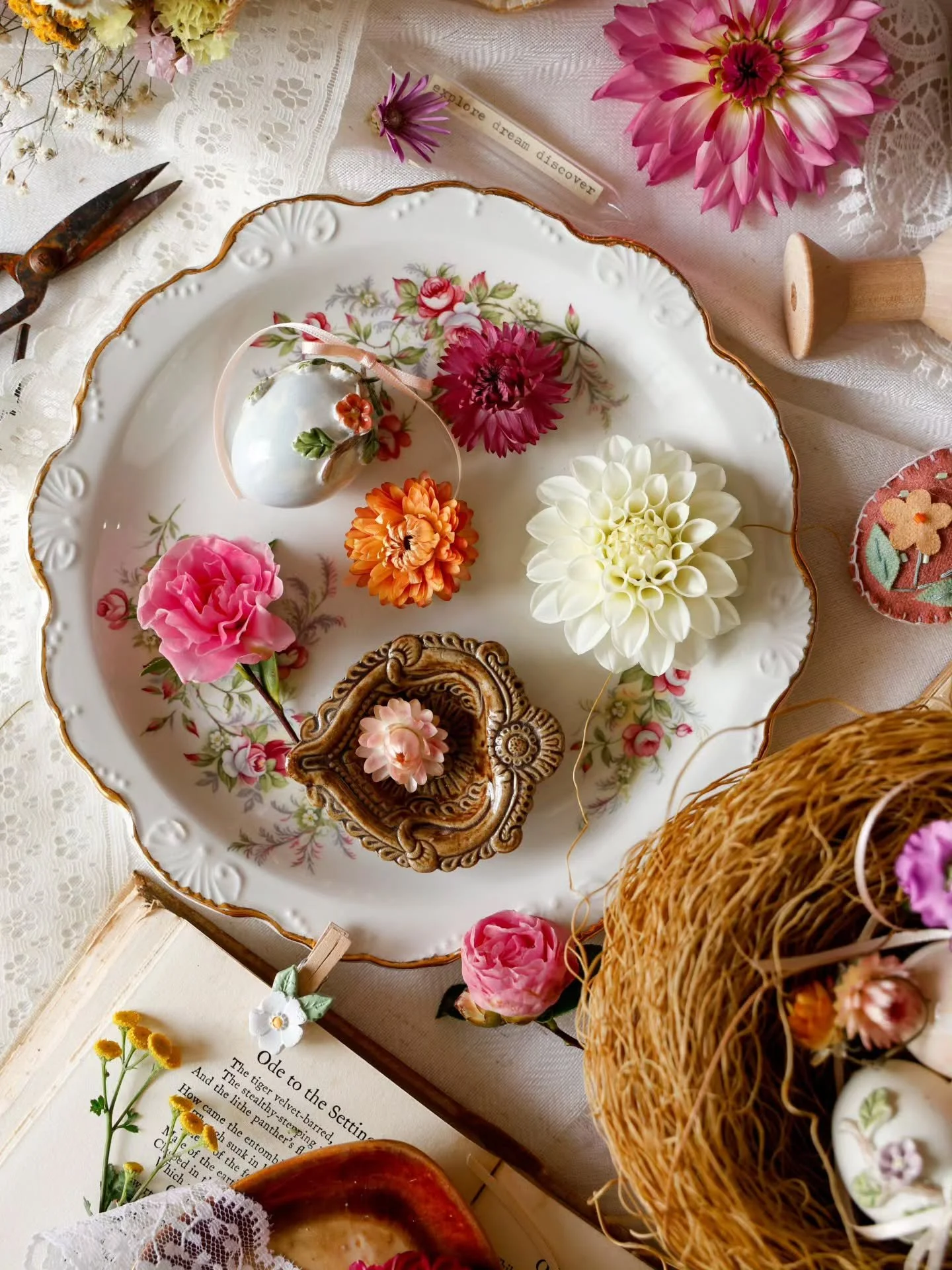 In the details, I find the magic&hellip; 🩷🍂✨️
A gentle gathering of favourite pieces from my Easter archives.