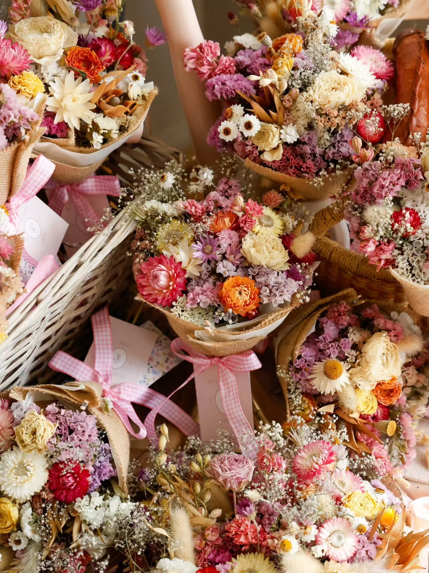 Mother&rsquo;s Day, gently gathered 🫶🩷🍂

A full gathering of everlasting blooms, created for @gippslandfoodandwine ~ each one made slowly, with love, for the mothers, nans, and favourite people we hold close.

Flowers to keep, long after the day h