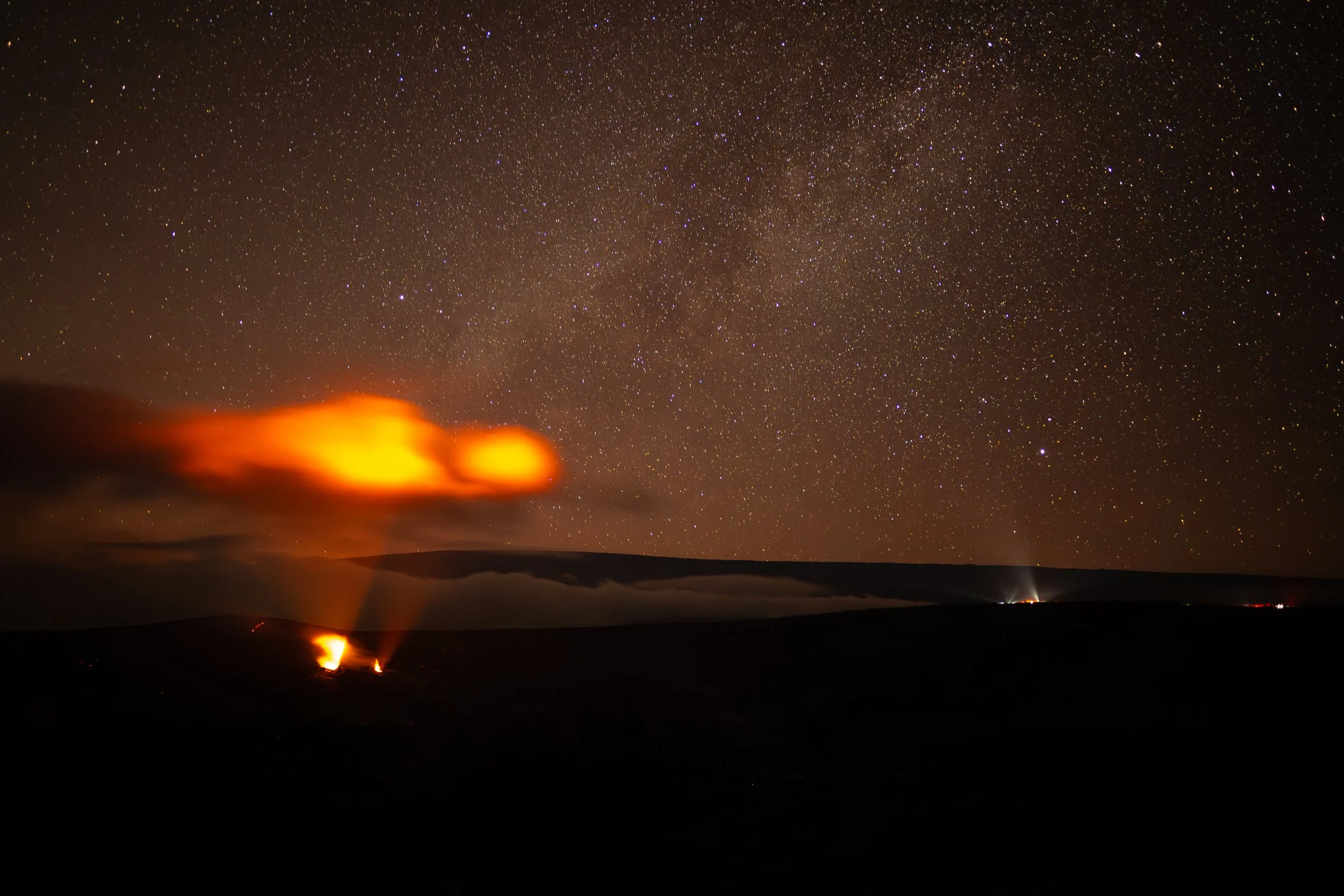 Lava glow at Halema'uma'u crater under the stars