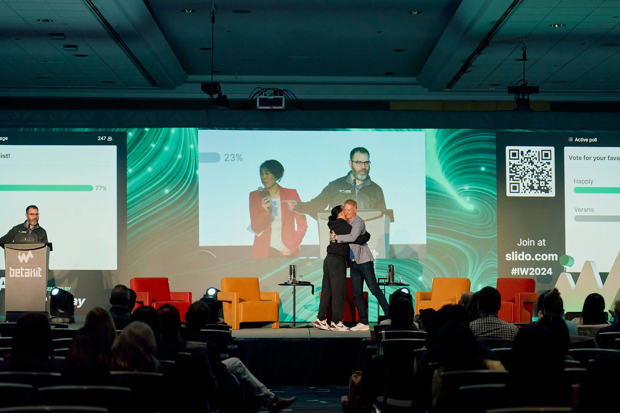 Apr16-INNOVATEwest-Final-Stage-Web-0661.jpg