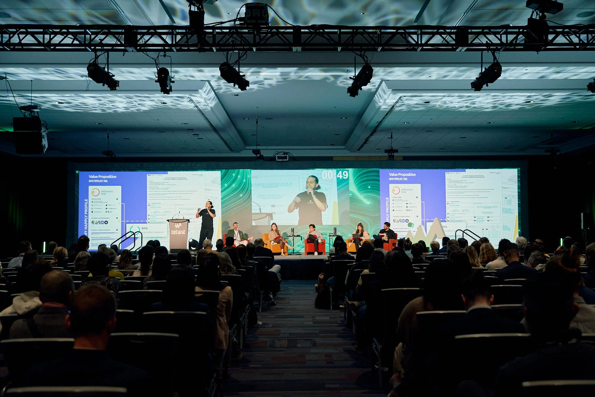 Apr16-INNOVATEwest-Final-Stage-Web-0533.jpg