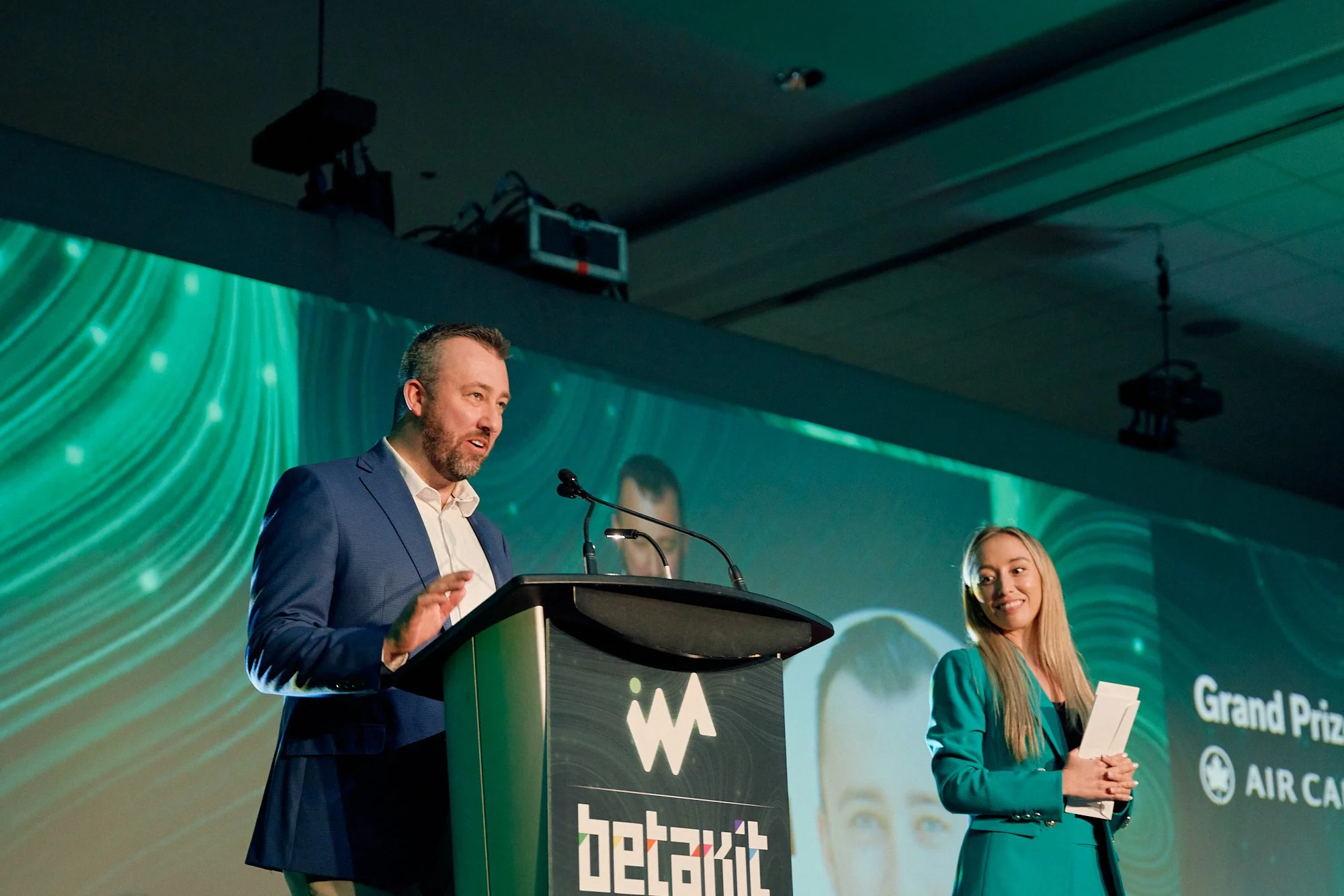 Apr16-INNOVATEwest-Final-Stage-Web-0230.jpg