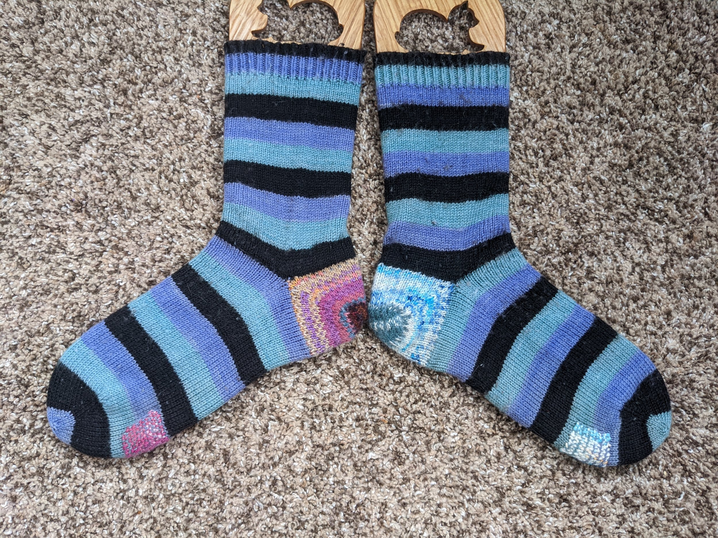 Replacing the heels with reinforced ones on some old knit socks