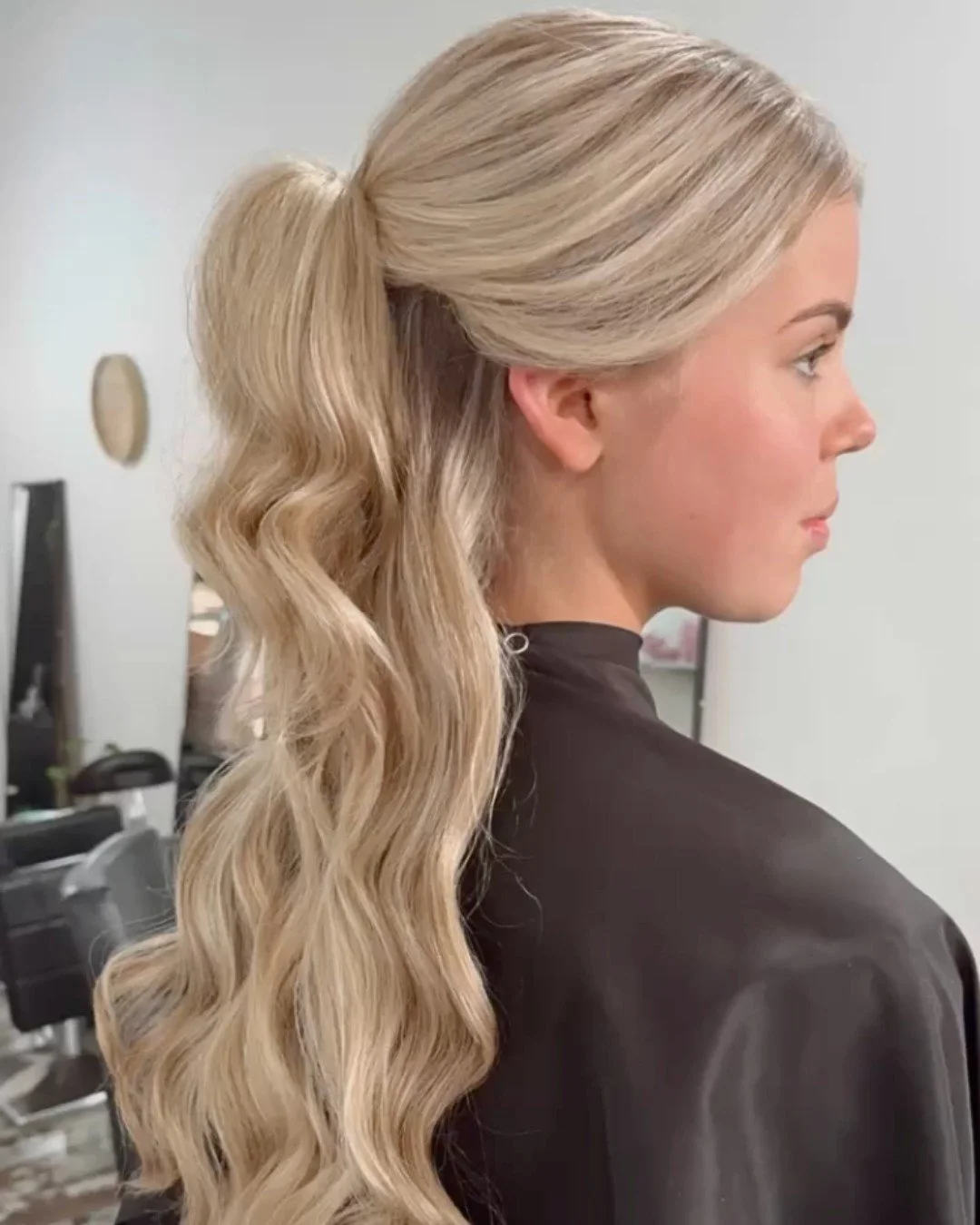 Yes, we do upstyles, and yes, this counts.
ㅤ
Structured at the crown, polished through the ponytail, and finished with soft waves for a modern, wearable event style.
ㅤ
Weddings, formals, parties&mdash;book ahead to secure your spot.
ㅤ
🏷- Encore Hair