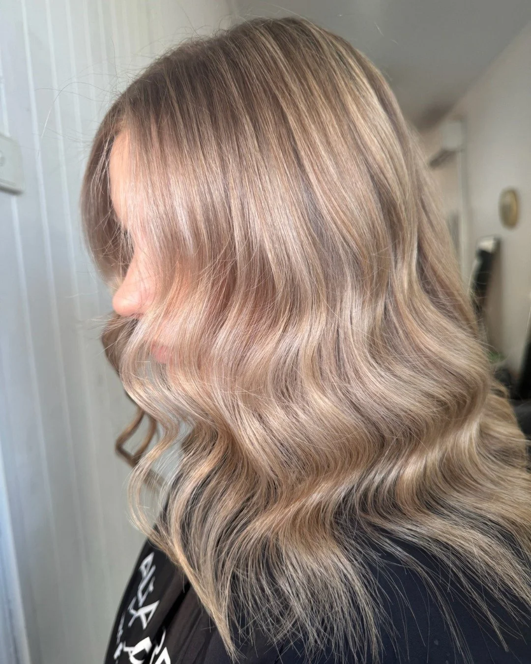This blend &gt;
Lightened for softness, toned for dimension, and styled for the ultimate bounce.
ㅤ
Perfect for our clients who want brightness and movement without overdoing the maintenance.
ㅤ
Want this look? Save it and show your stylist at your nex