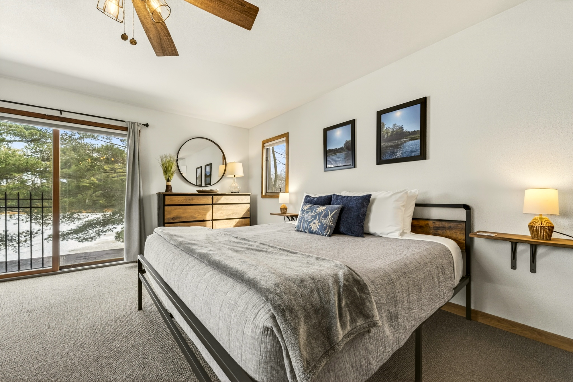 King suite hotel room with deluxe bath in Minocqua, WI — Aqua Aire