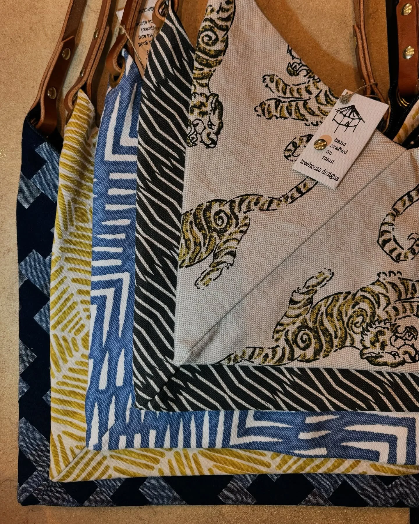 new prints, same aloha, always loved @treehouse_designs bags keep making an impact as they&rsquo;re environmentally friendly and look fabulous on you✨

#organiccotton #vegetabletannedleather #ecofriendly #handmadewithlove #aloha #madeinmaui #shophawa