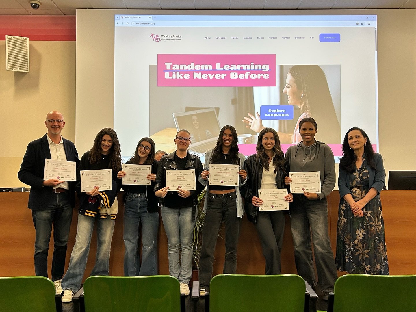 Help us in congratulating the students from ITST Giuseppe Mazzotti who are proudly showing off their WorldLangAmerica certificates! 

A special thank you to Professor Davide Menga (on the left) who is not only an outstanding teacher but also a fantas