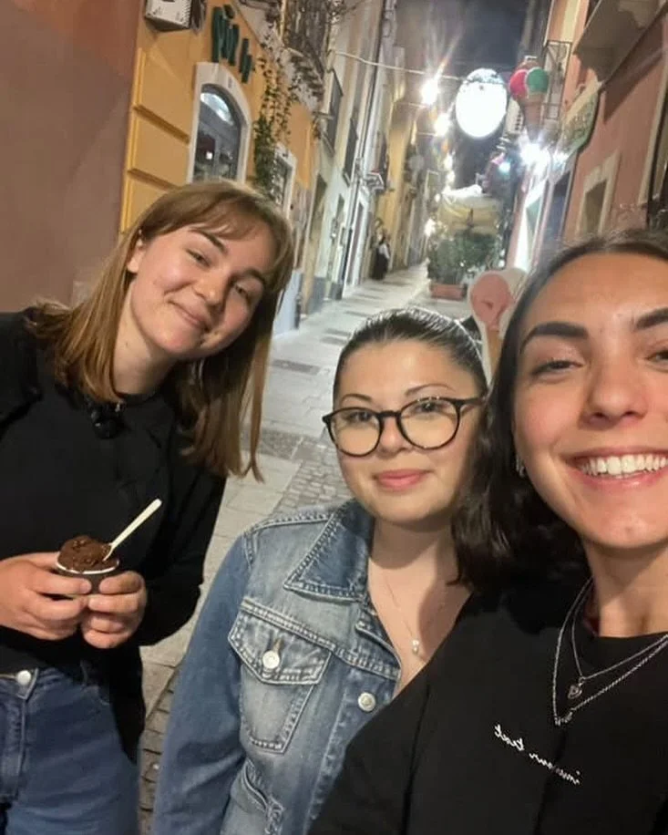 🌍✨ When languages connect people across the world! ✨🌍

Sophia Hiles, a student at Carleton University in Ottawa 🇨🇦, participated in two sessions of our WorldLangAmerica program this year, practicing her Italian with enthusiasm and dedication. Thr