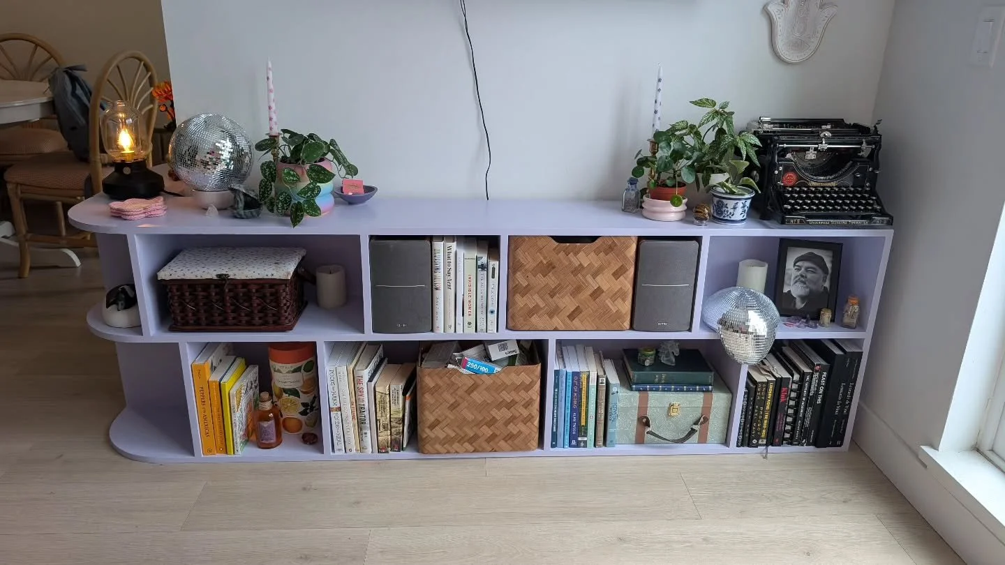 Finished this cute wrap around low shelf. The perfect home for all our knick nacks and thingamabobs. 

Dm me for woodworking and design services.