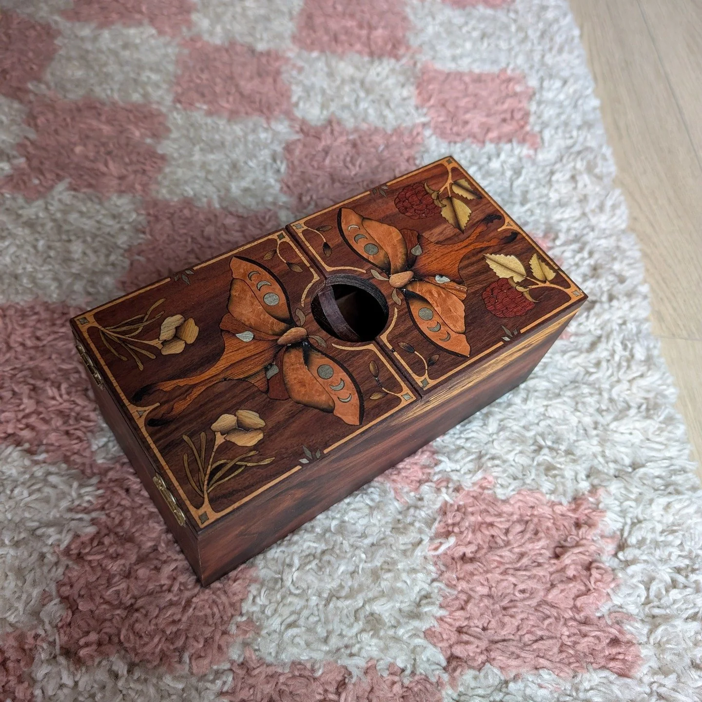 Inlaid tea box. 

Raspberry and rooibos plants are inlayed to match the type of tea that will be present on either side. Luna moth with lunar cycles on their wings. Original Sketch included on the last slide :D 

Very proud of this project. Sorry, th