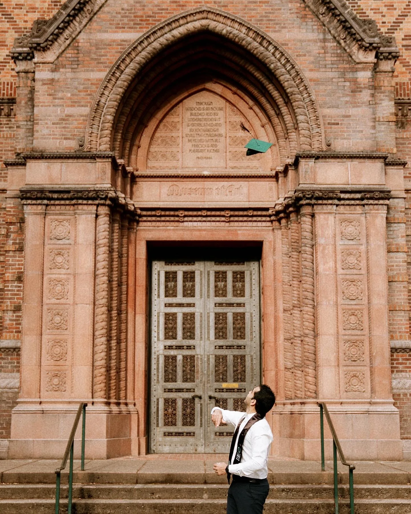 Graduation sessions available through early
June. DM to book. 🎓😊

#seattlegraduationphotographer #seattlegraduationphotography #SeattlePhotographer 
#SeattleGradPhotos 
#SeattleGraduation 
#SeattleSeniorPhotographer 
#SeattlePortraitPhotographer 
#