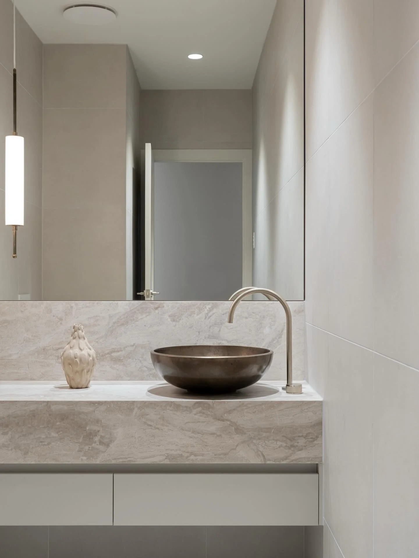 Torrens Park details.

A few moments from this project.

Photography: @nuvu_studio 
Interior Design: @lianisorrentidesigns 
Styling: @mazmis