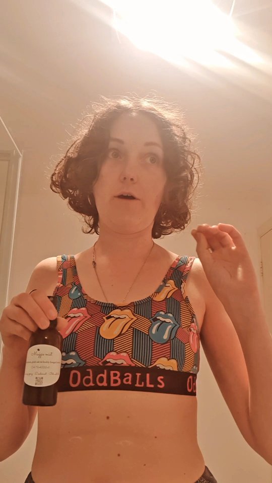 Maggie mist is not just another magnesium spray. It's an on going passion project. It's about connecting back to ourselves. It's about self love and self massage.
This is a potent 1:1 ratio of magnesium flakes, love and spring water, collected by h