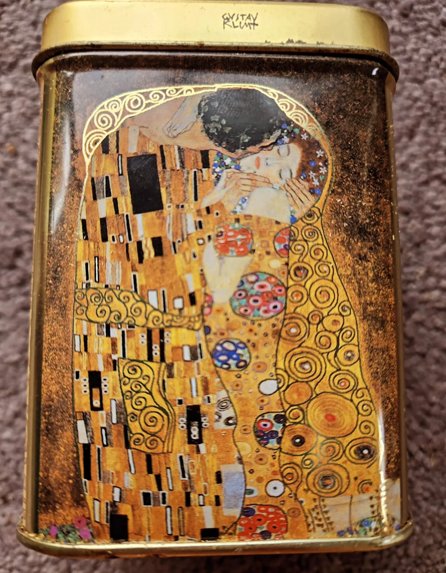 Happy valentine's day 

What self love/ care practices do it for you? 

Today- mine was a rose petal foot bath and cuppa "rosy Lee" (tea) 

Roses have many shades
As do you too 
Could you learn to love yourself 
Just as others love you?