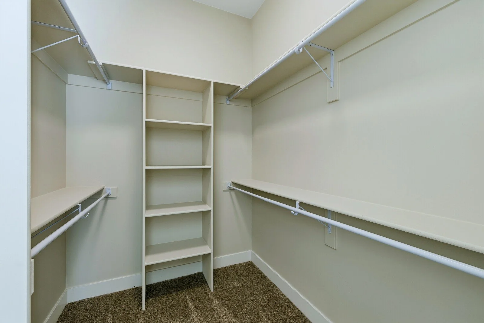 2665 Berkshire (29).jpg
