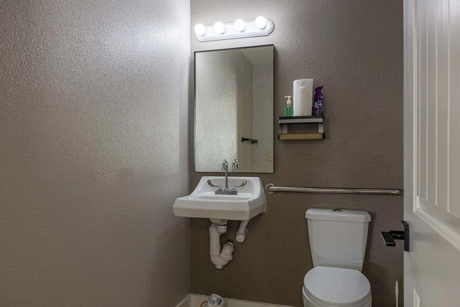311 Thelma int (3).jpg