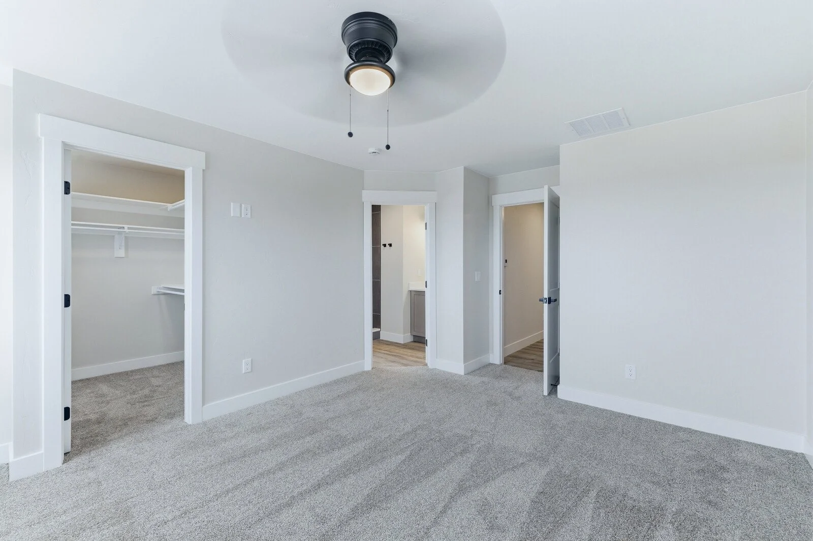 1001 River Heights (17).jpg