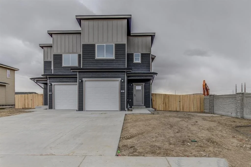 4590 Pontiac Front.jpg