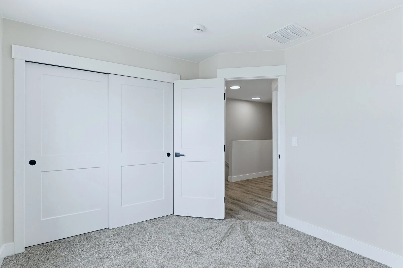 1001 River Heights (12).jpg