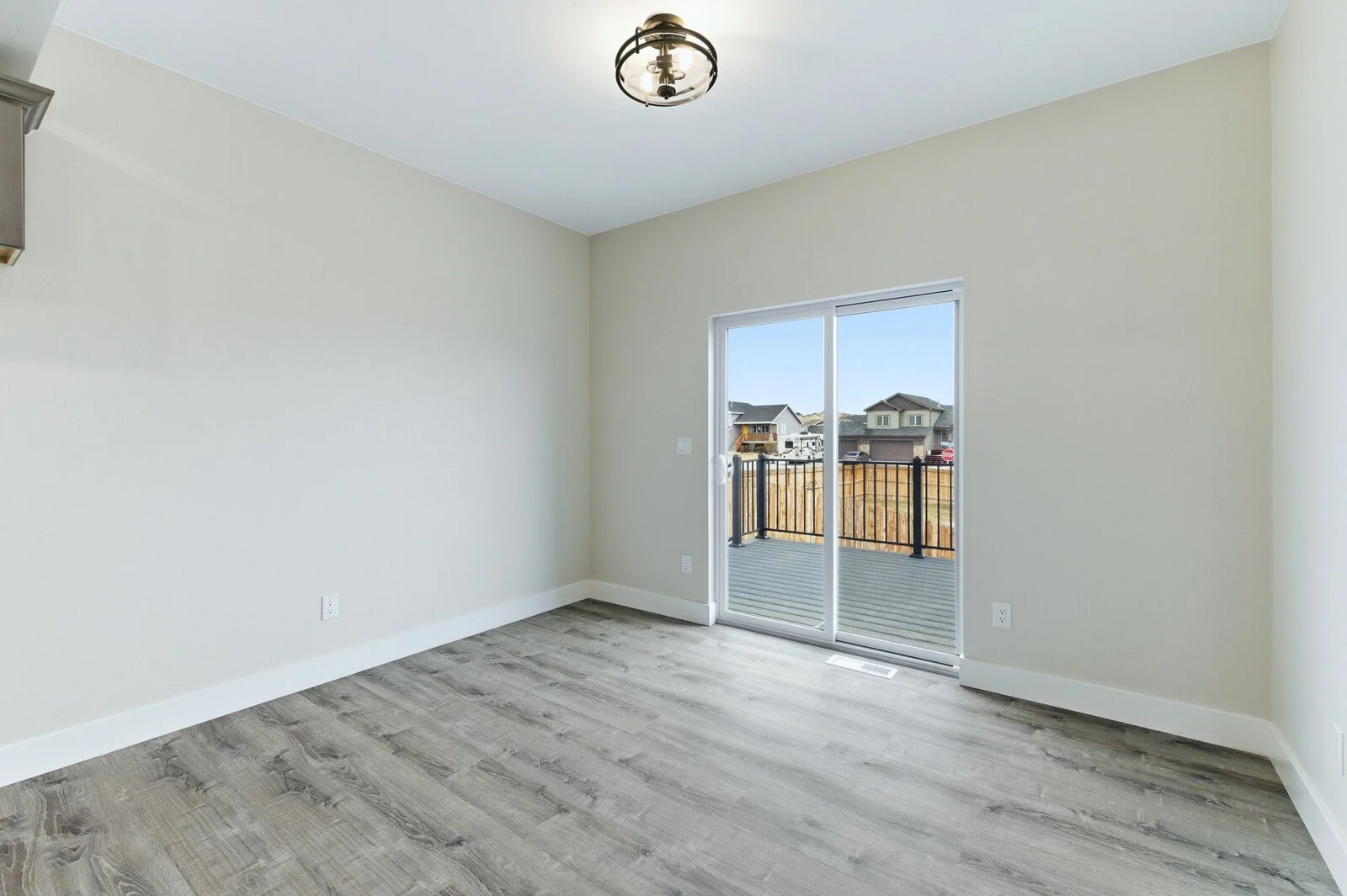 1001 River Heights (5).jpg