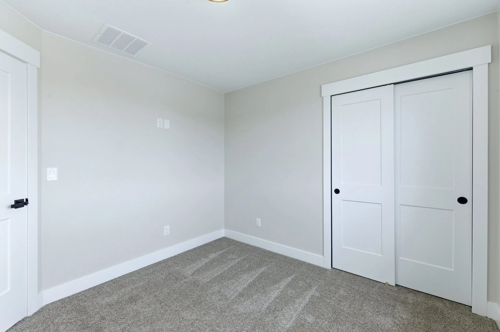 1001 River Heights (14).jpg