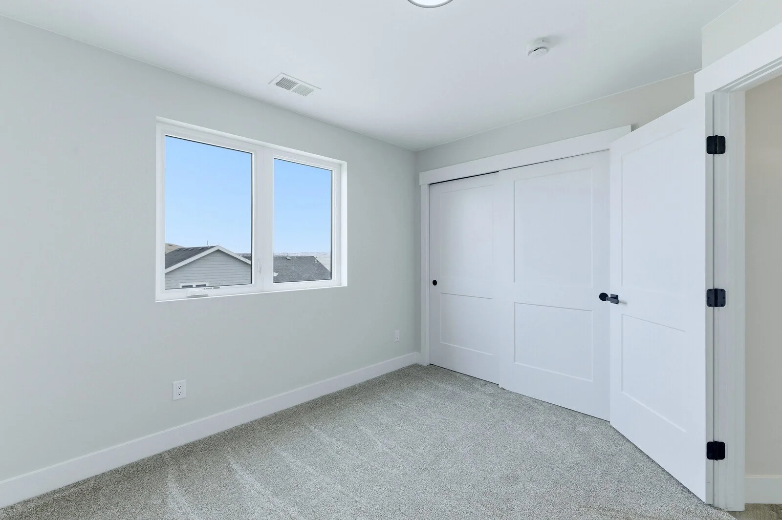 1001 River Heights (13).jpg