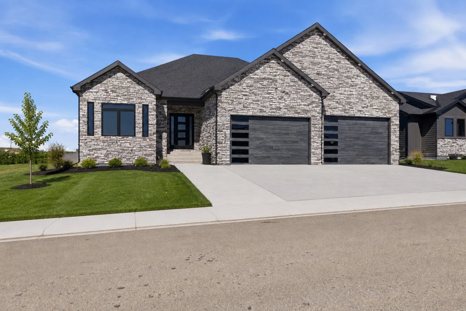 2540 Blue Front.jpg