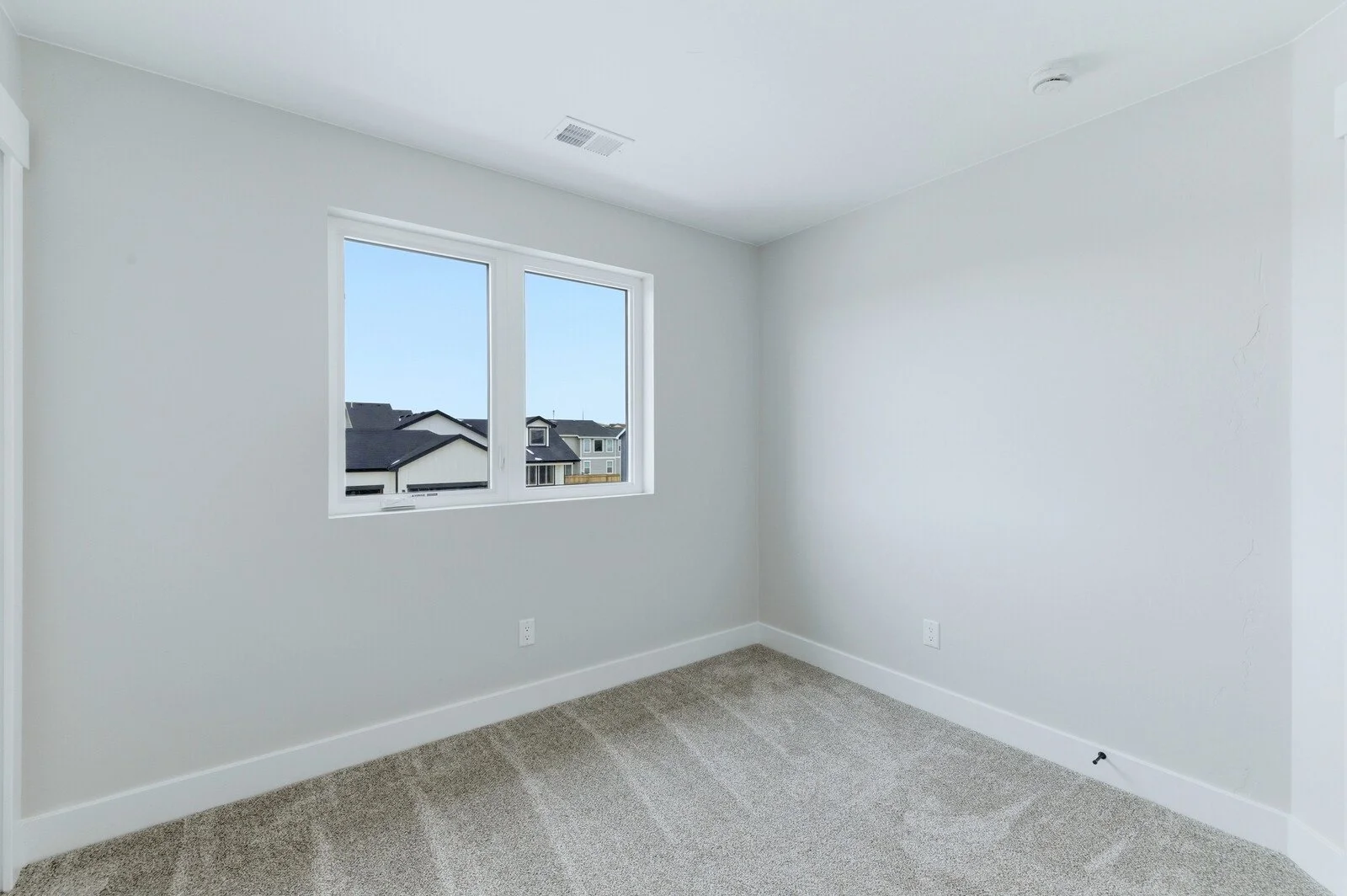 1001 River Heights (15).jpg