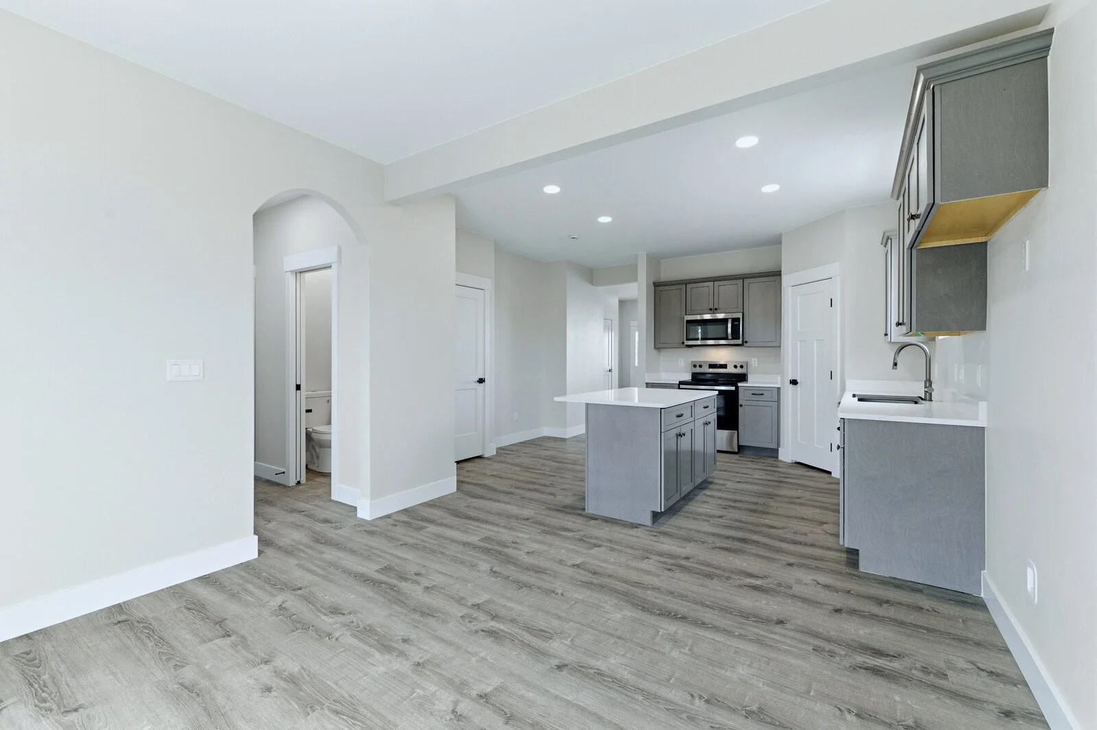 1001 River Heights (4).jpg