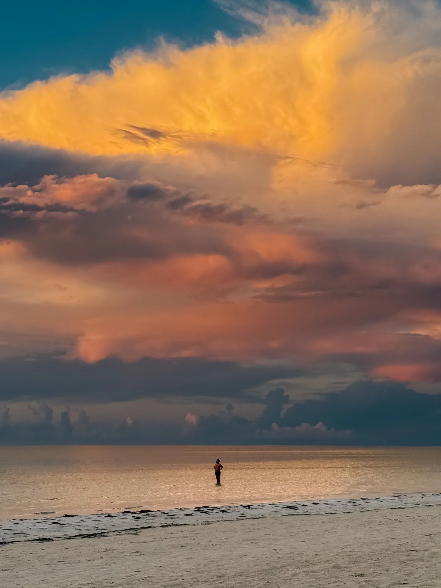 La magia de #Holbox es permanente&hellip; 💙✨ #VisitHolbox #Ferry #9H #9Hermanos ⛴️

Gracias a @murph_holbox por estas espectaculares postales de nuestra hermosa isla 🤩🙏🏼