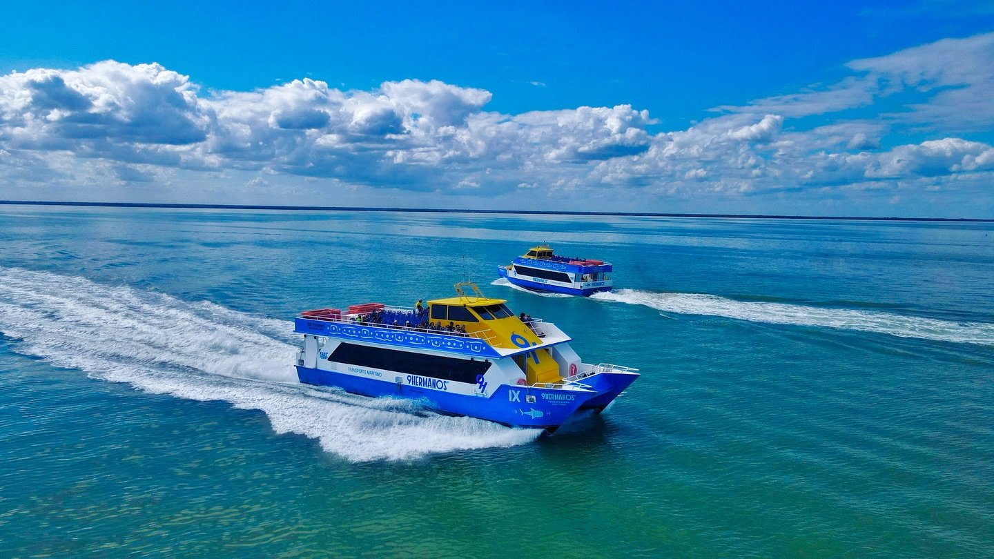 &iquest;Y si nos damos un momento para apreciar nuestros hermosos ferrys? 😎😍🙏🏼💙✨ La aventura en #Holbox apenas comienza!! Con #9Hermanos #Ferry ⛴️ #9H #VisitHolbox