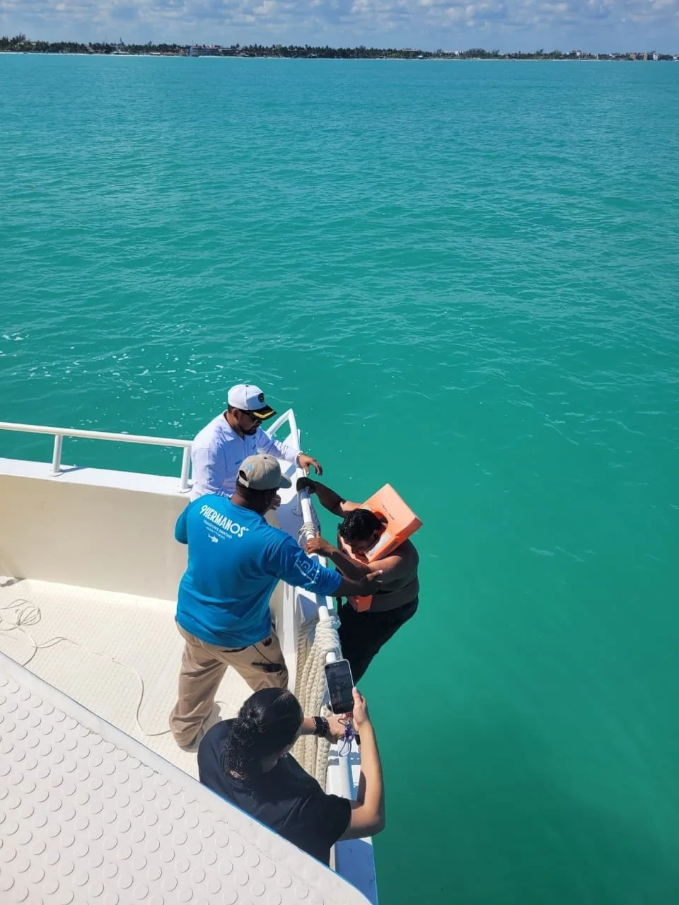 En el mar no hay improvisaci&oacute;n&hellip; 💪😎🌊

Los cursos de zafarrancho nos mantienen preparados para actuar con claridad ante cualquier imprevisto. ⚓

Entrenarnos es transformar el miedo en acci&oacute;n y la acci&oacute;n en seguridad. Porq