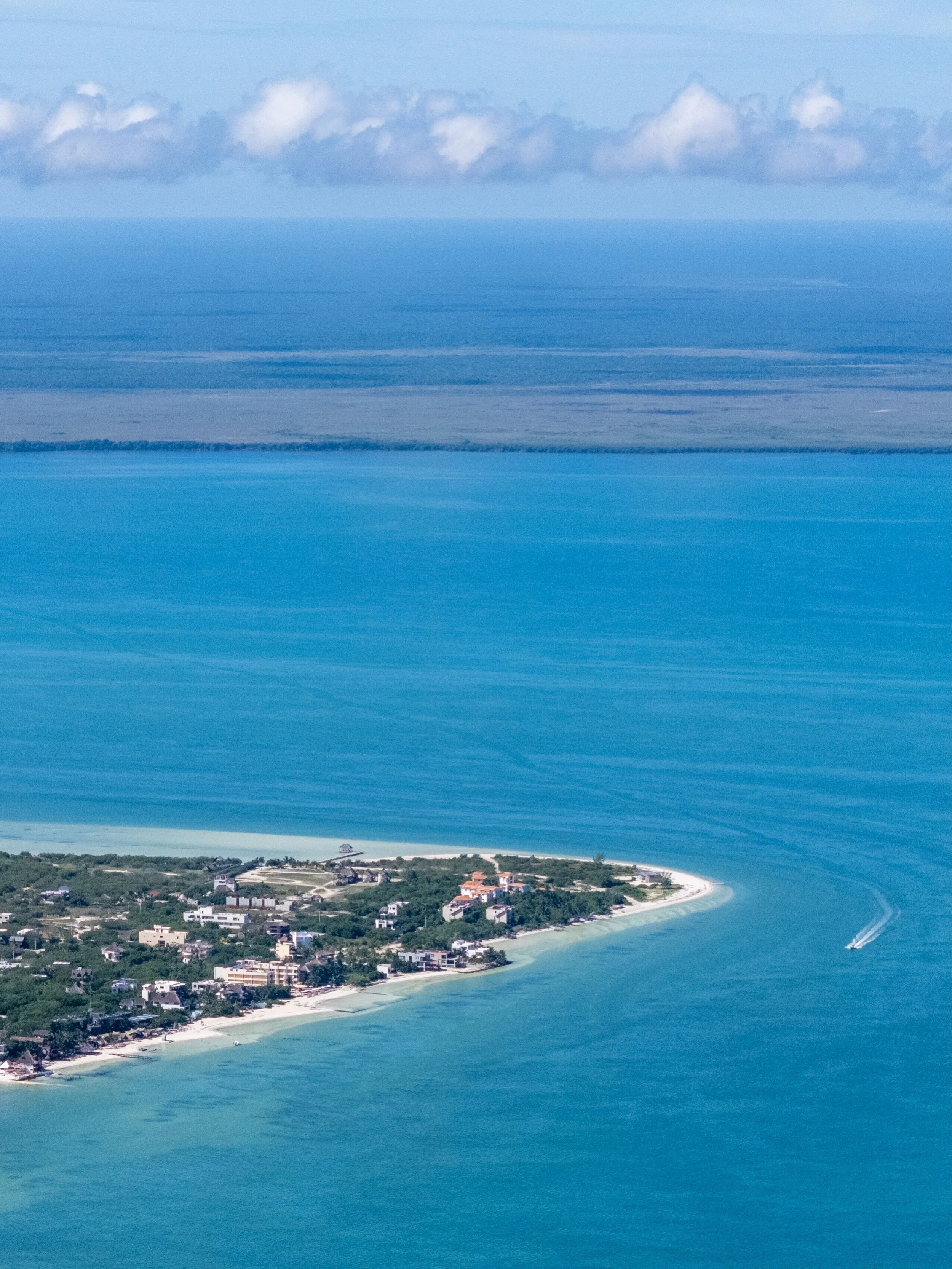 La magia de #Holbox se siente&hellip; Y se vive ⛴️💙✨ #Ferry #9H #VisitHolbox #9Hermanos 😍🏝️ Gracias a @murph_holbox por estas hermosas postales... ✨